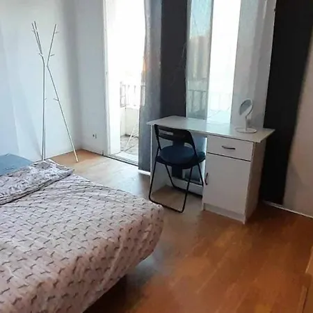 Private With Balcony تولون