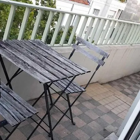 بيت ضيافة Private With Balcony تولون